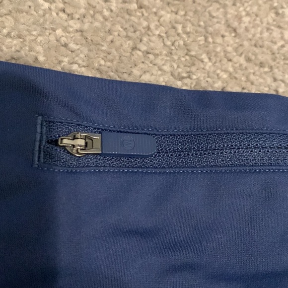 Like new Lululemon Speed Up legging size 6 - Picture 6 of 9